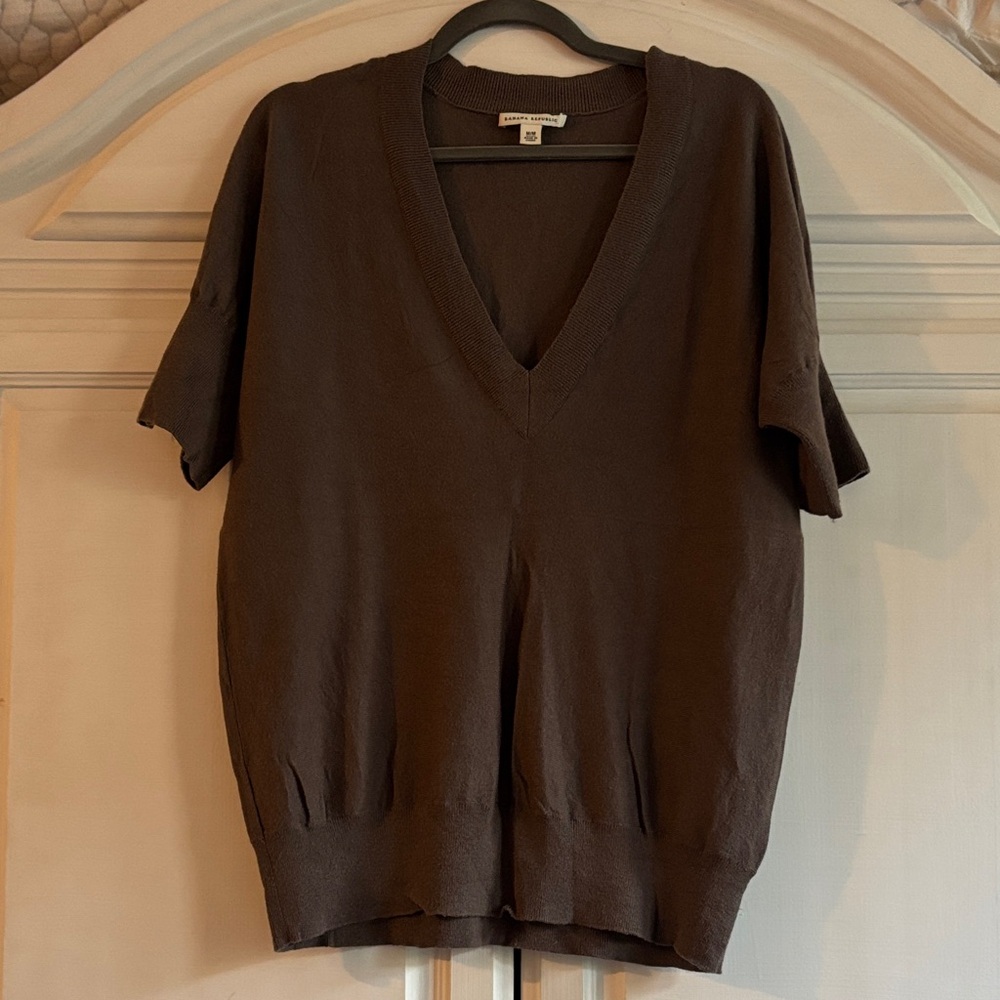 Banana Republic silk/cashmere blend Taupe v neck